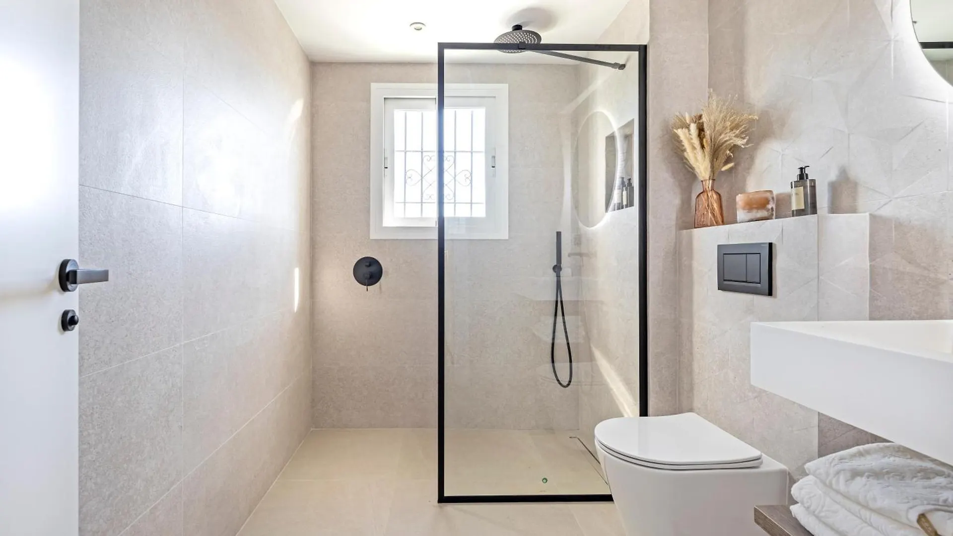 Marbella Banus Suites - Beautiful Modern Flat Sea Views