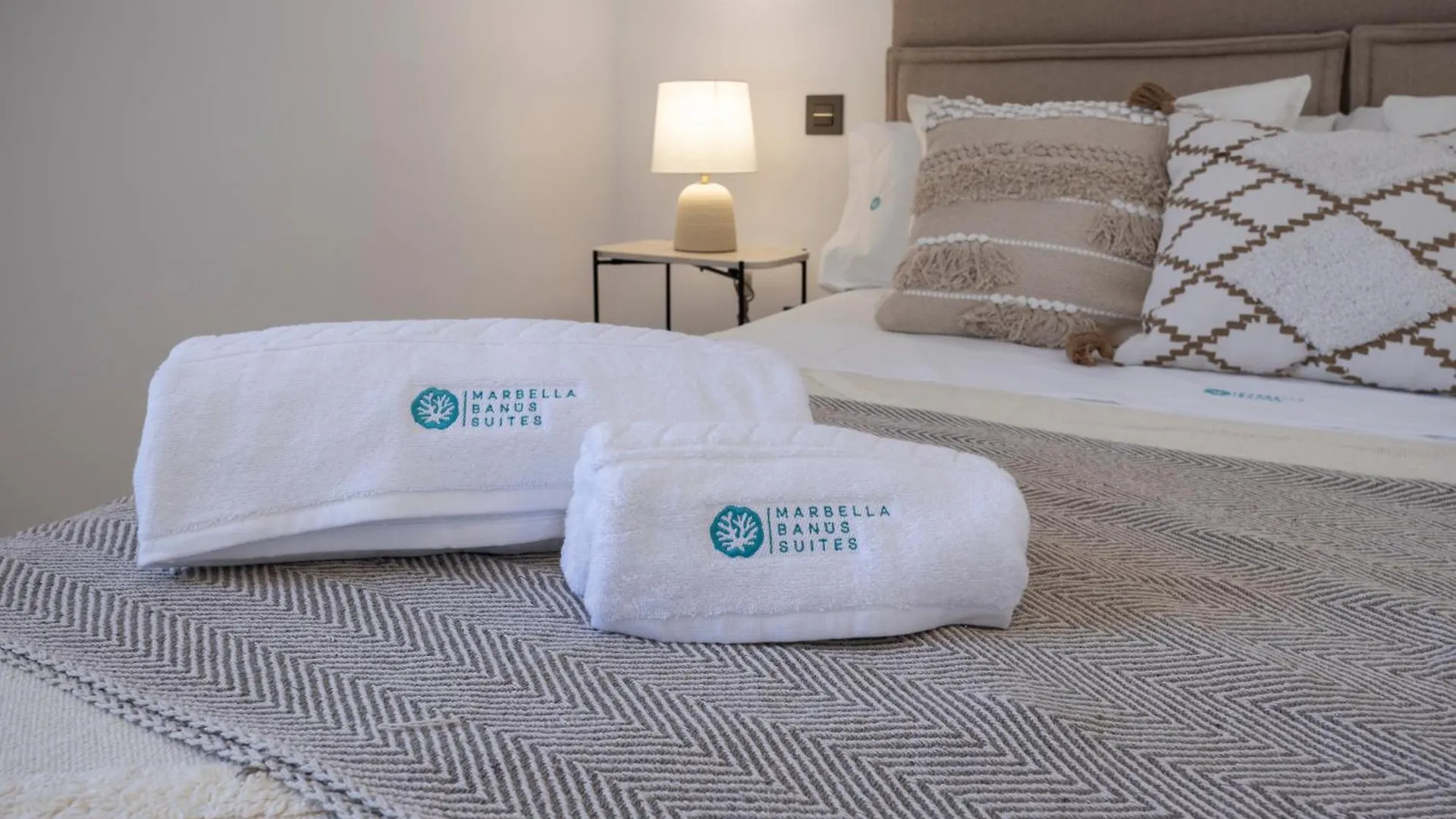 Marbella Banus Suites - Beautiful Modern Flat Sea Views Apartment